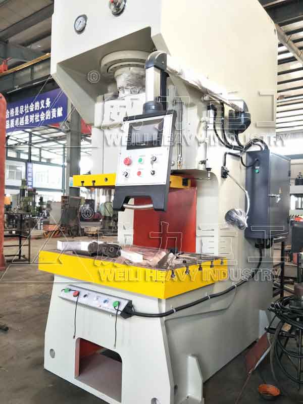250噸液壓沖床車(chē)間加工完成